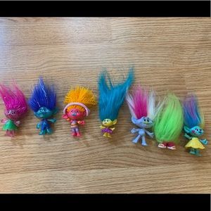 Trolls mini figures dolls
